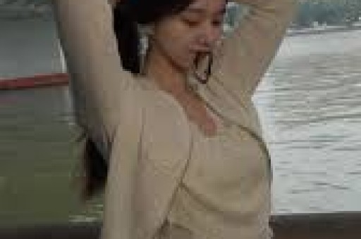 25岁男子猥亵20余名独行女性获刑8个月；“自己在淋雨却为小动物遮风挡雨”外卖小哥大雨中救断腿小狗感动无数网友｜三工晨报